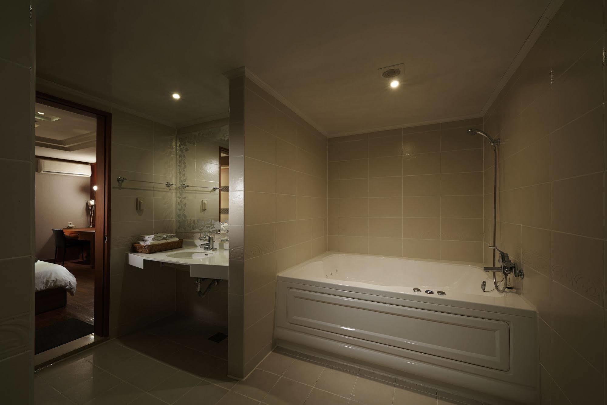 Hotel Noblesse, Yeoksam Seoul Ngoại thất bức ảnh
